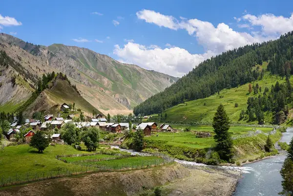 Kashmir Travelling Voyage | Best Tour Operators In Jammu and Kashmir
